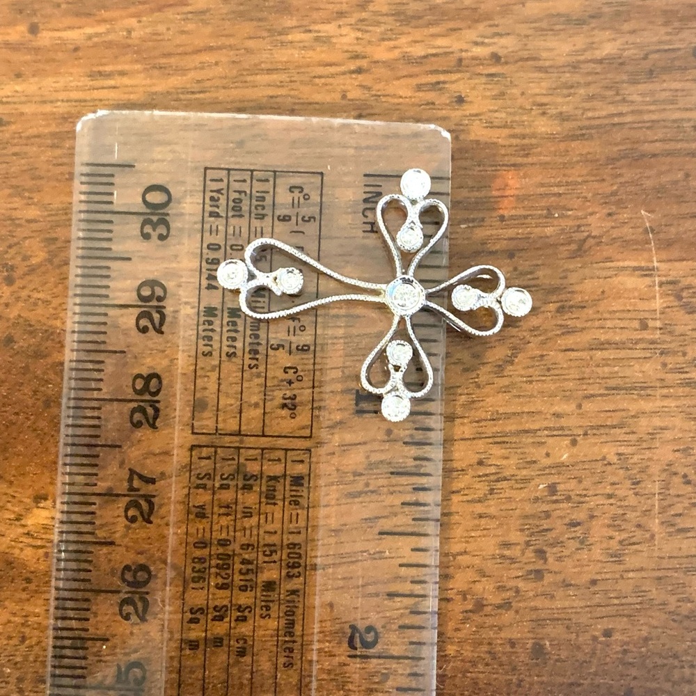 10kt White Gold Diamond Cross - Picture 5 of 7